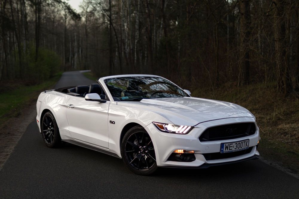 Wypożyczalnia aut wynajem Aud RS Mercedes amg mustang porsche do ślubu