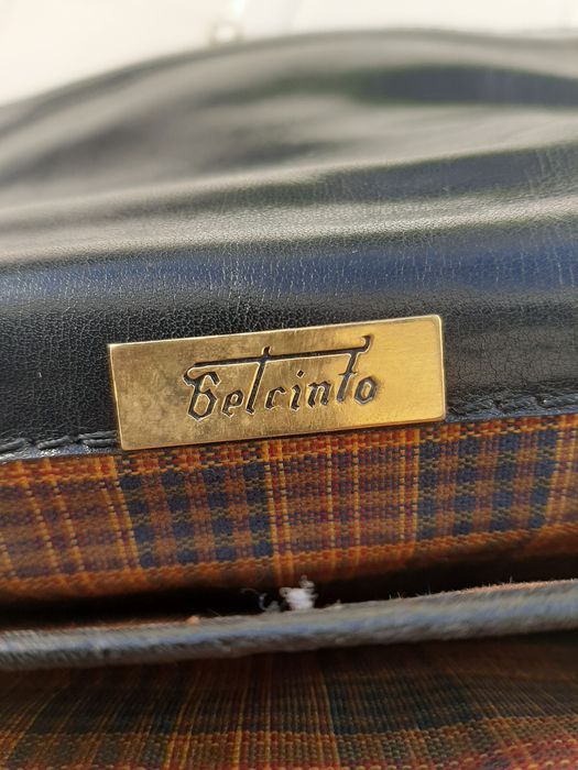 Bolsa de homem,em pele, preta, marca Belcinto, forrada a tecido