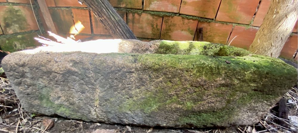 Pia de pedra rectangular