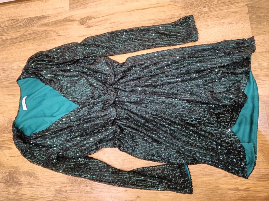 Sukienka zielona w cekiny, rozmiar S/M, reserved
