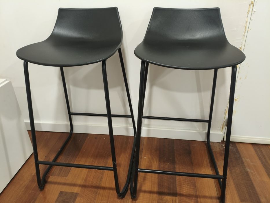 2 Cadeiras altas pretas