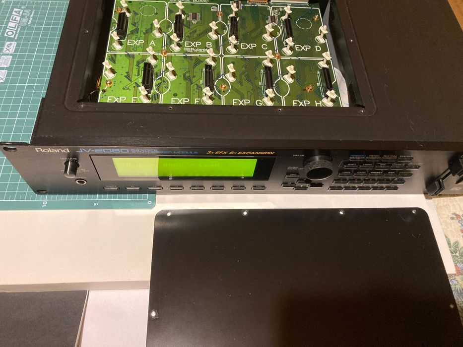 Roland JV-2080, stan bdb, 6 out