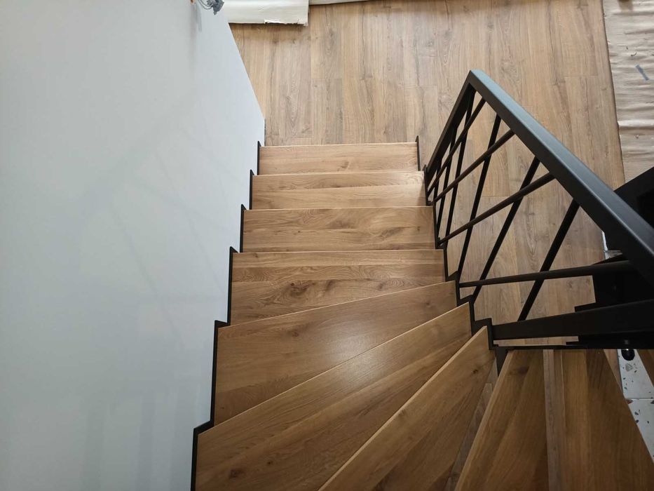 Stopnie trepy drewniane dębowe jesionowe schody samodzielnego montażu