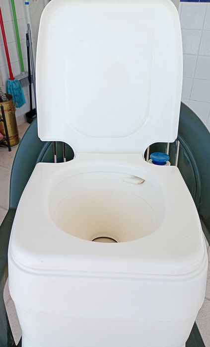 Sanita Química Portátil Fiamma Impecável
