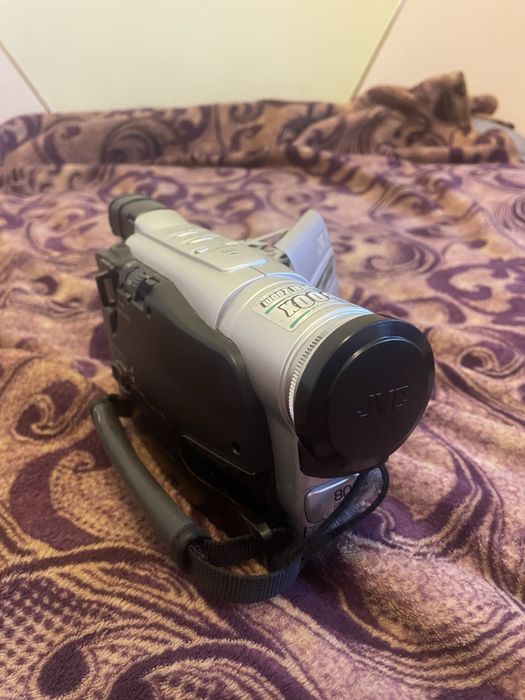 видеокамера JVC Compact VHS Camcorder