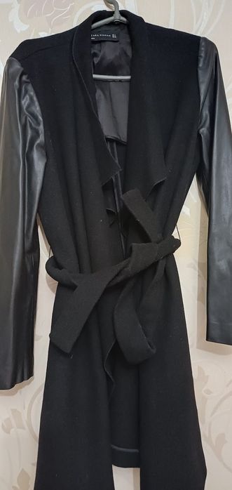 Фирменное пальто Zara.