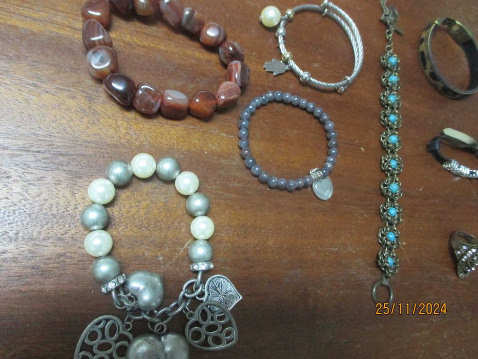 Bijuteria - 7 pulseiras e 1 anel