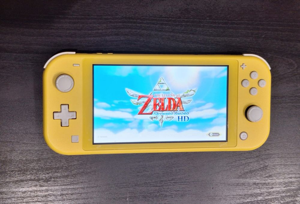 Nintendo Switch Lite Amarela com Pico fly