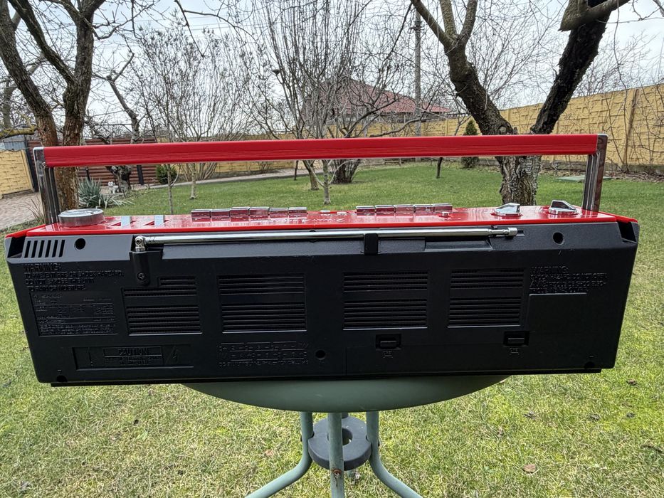 Продам магнитолу Sharp QT-Y2