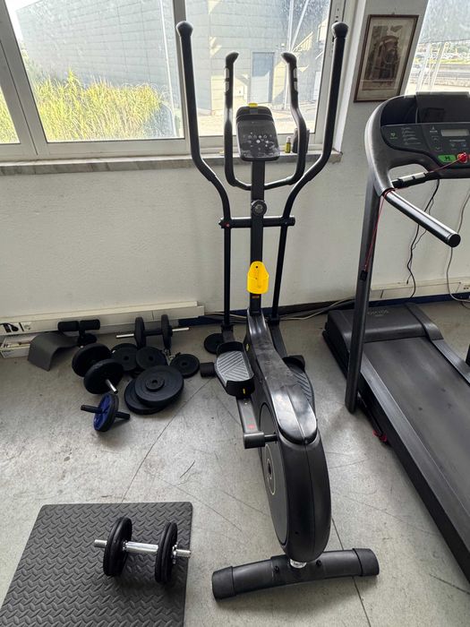 Bicicleta Domynos Elíptica AutoAlimentada e com Conexão Bluethooth EL520 usada