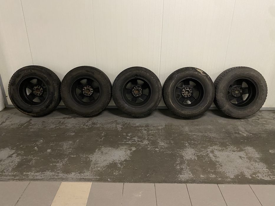 Conjunto 5 Jantes Originais JEEP R17 c/ Pneus Furação 5x127 como novas