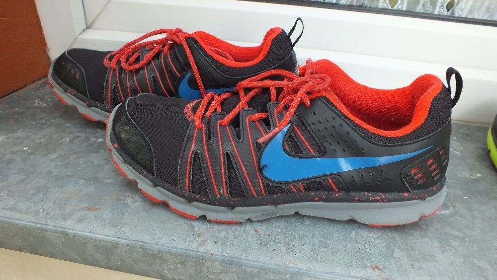 Super buty sportowe marki Nike w roz 45