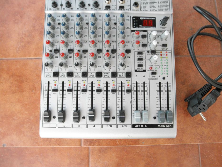 Mikser Behringer Eurorack UB 1204 FX-PRO.  Mixer estradowy.