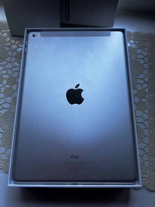 Продам Apple iPad 8 WIFI+LTE 32GB в гарному стані