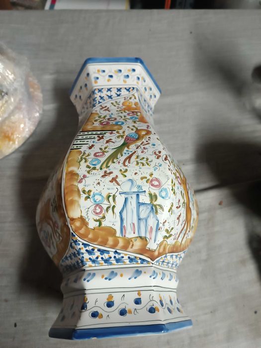 Jarra antiga pintada a mão