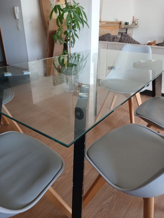 Mesa de vidro de jantar