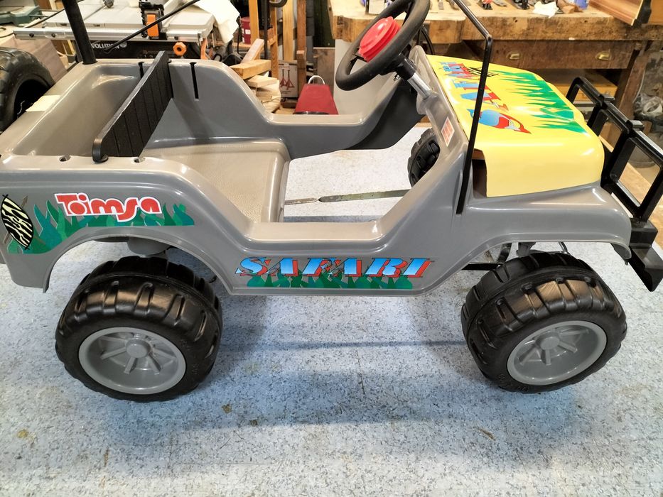 Carrinho a pedais Jeep Safari da Toimsa