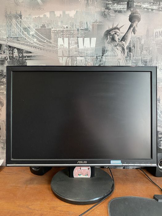 Комп'ютер Xeon E5450 4 ядра, видеокарта 1gb, с монитором