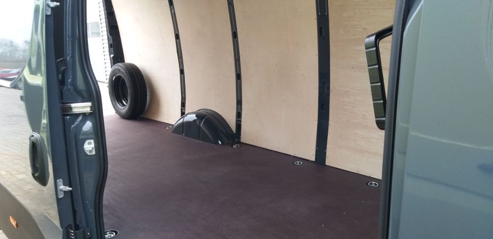 Zabudowa busa Iveco Daily 16m3, 18m3, podłoga, boki, nadkola MONTAŻ