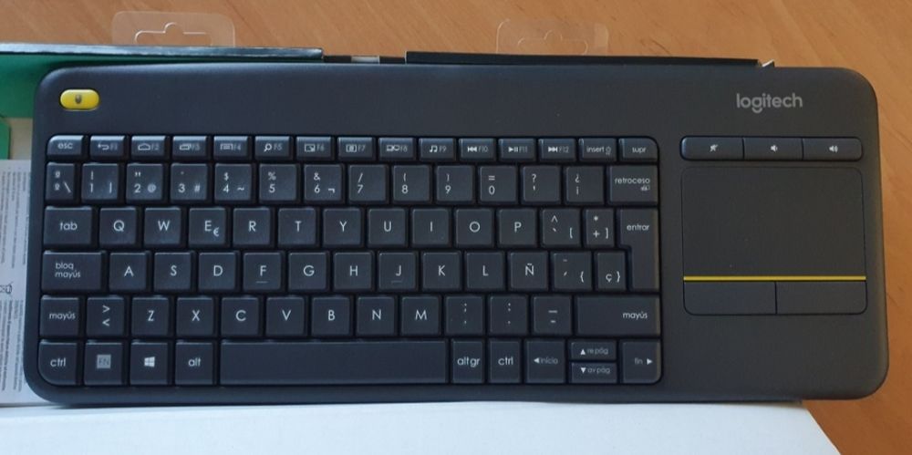 Teclado Logitech com touch