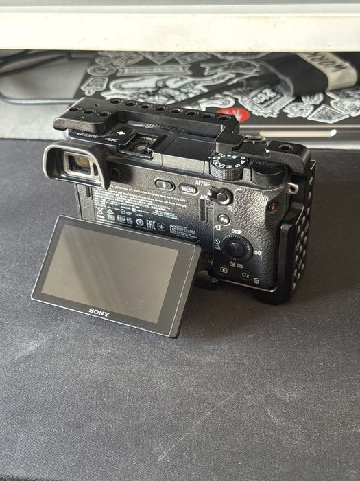 Sony a6300 + Cage Smallrig + 2 baterias extra