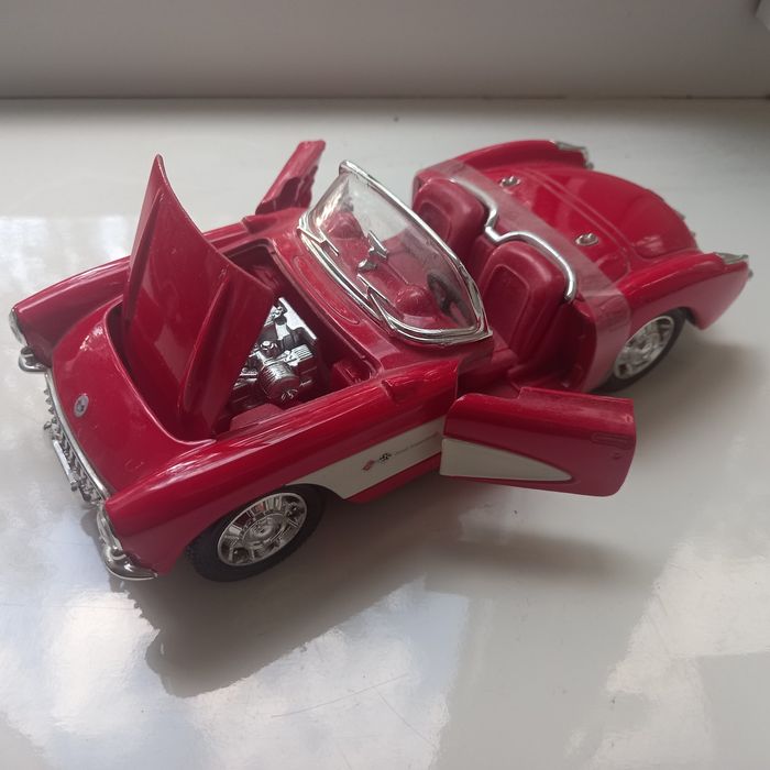 Продам модели машинок.