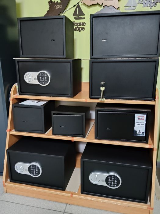 Сейфи шафи збройні офісні меблеві