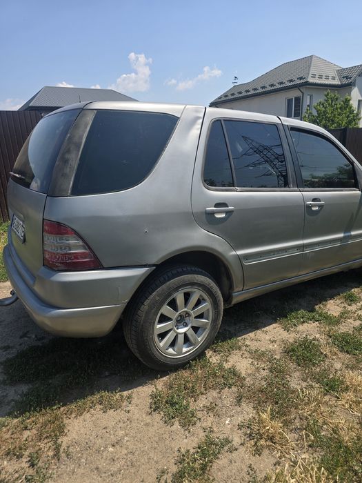 Mercedes-Benz ML320 1999 року, 3.2 літровий  V6, газ-бензин