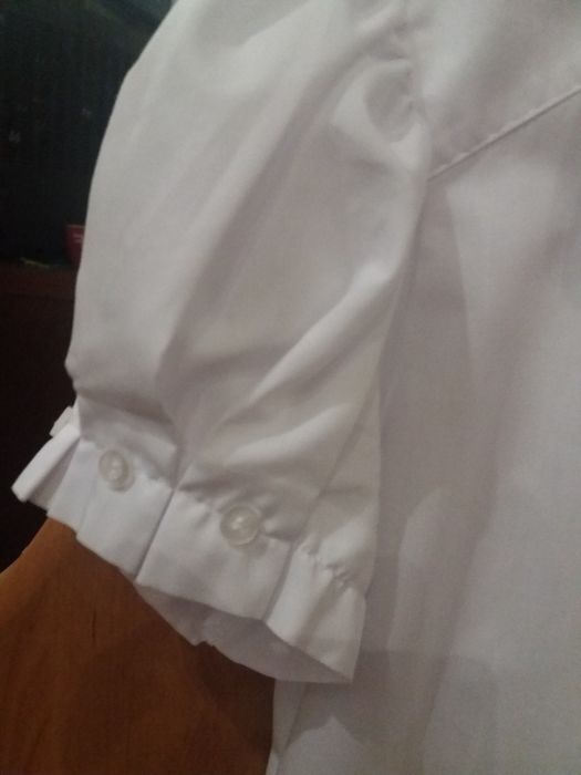 Продам белые блузки