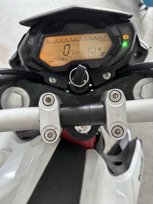 Benelli BN 125 - Cor Branco - Menos de 2400km