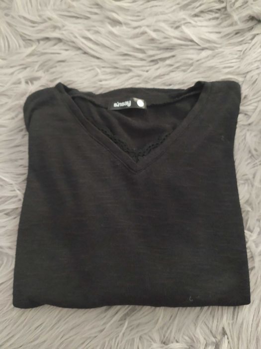 Czarny cienki delikatny sweter sweterek długi rękaw dekolt w serek