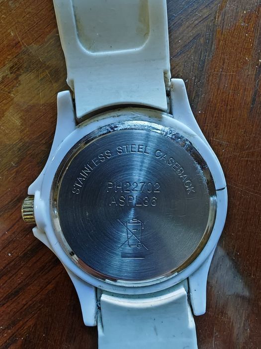 Часы наручные водонепроницаемые