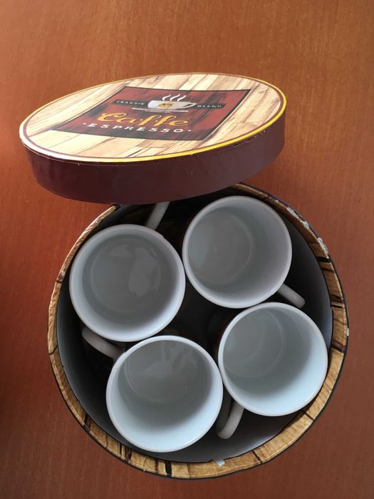 Serviço de café em caixa