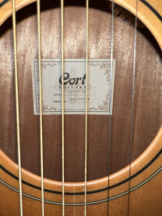 Guitarra semi acustica CORT SFX1F-NS
