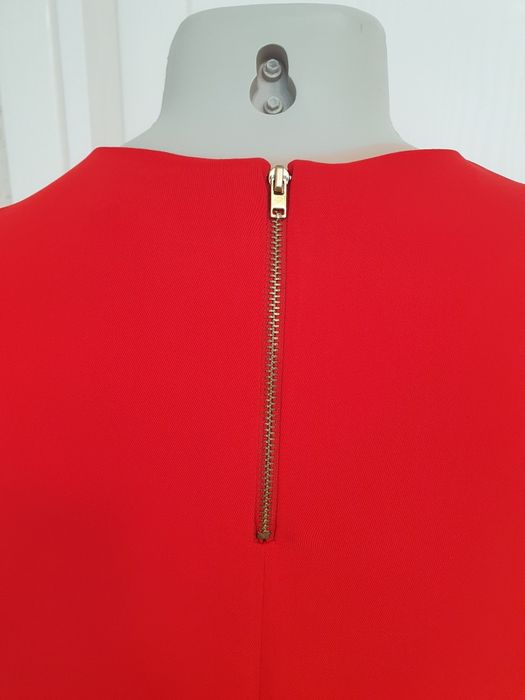 Червона сукня з плісованим низом. Розмір 42 (M-L).350грн.