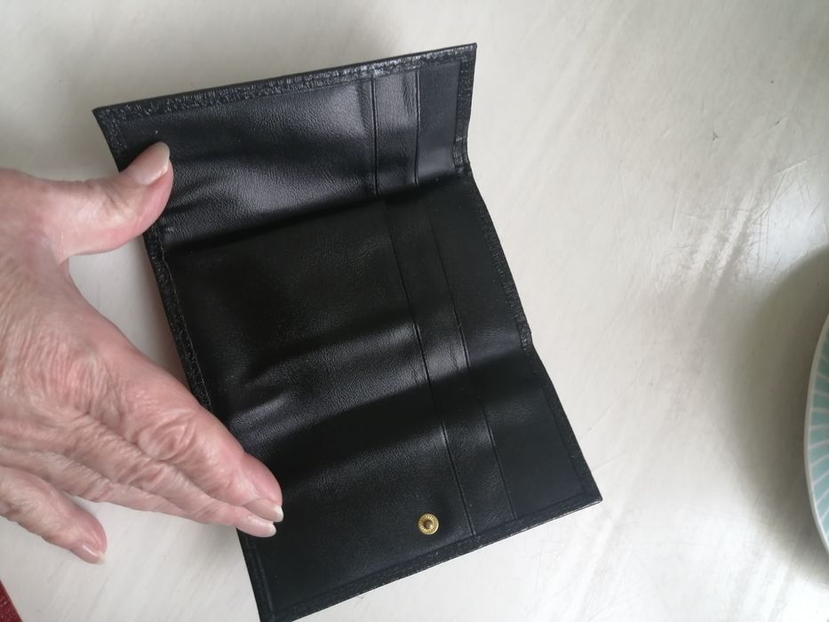 Продам два новых кожанных кошелька.