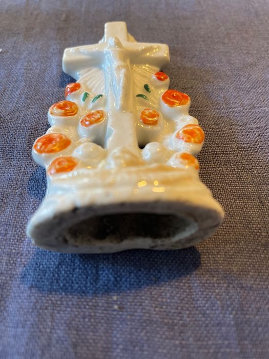 Cruz em porcelana