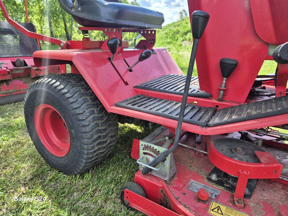 Traktorek zamiatarką kosiarka WESTWOOD 1012