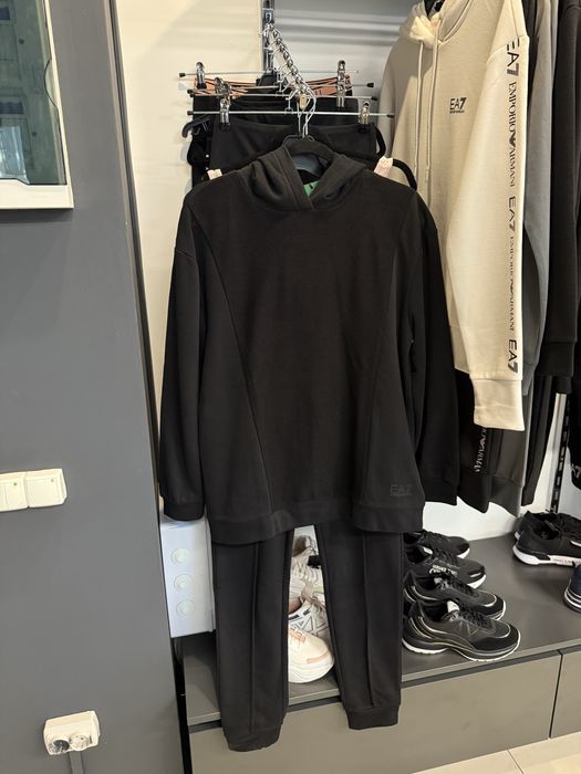 Жіночий костюм Armani, EA7