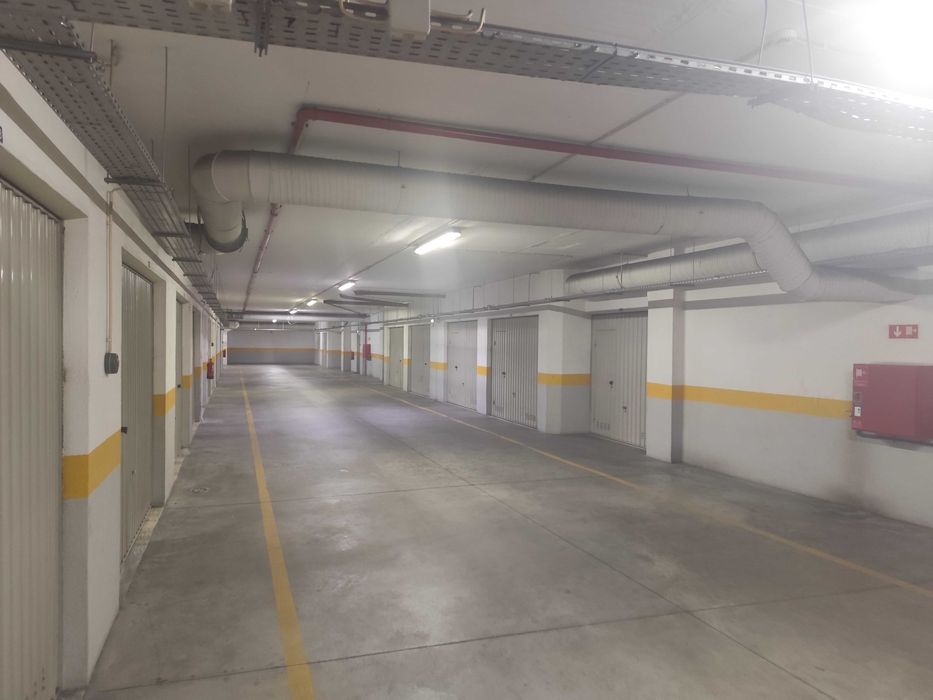 Garagem em condomínio de Massamá