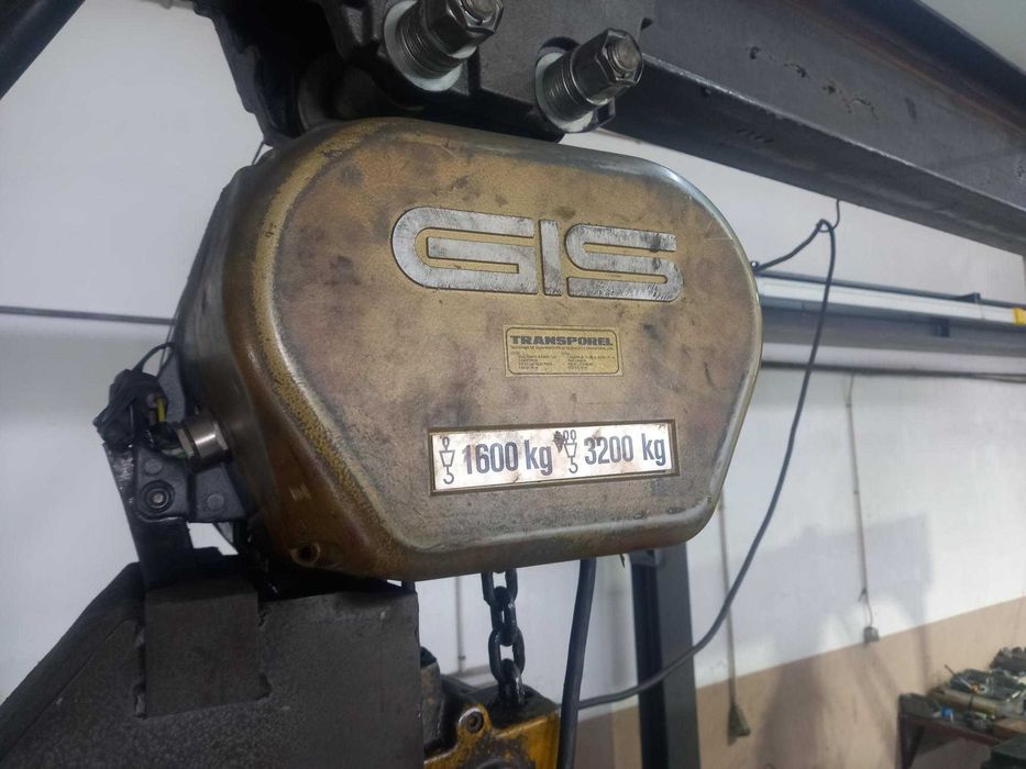 Pórtico com 2 guinchos de elevação