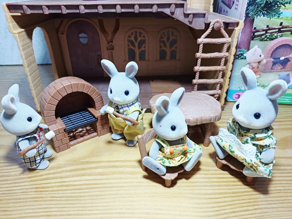Sylvanian Families Epoch  Будинок на Озері Кролики фігурки