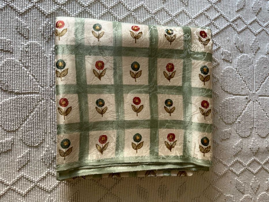 Tecido com Flores Vintage