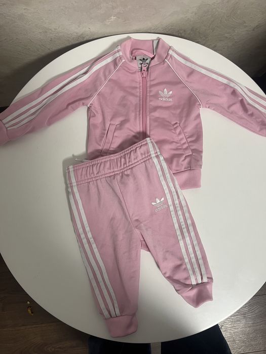 Стильний спортивний костюм Adidas на дівчинку