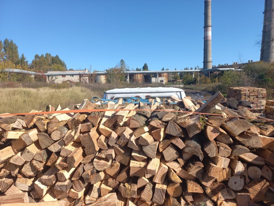 В наявності!!!Дрова колоті дуб та ясен укладені в машині чесний об'єм