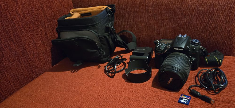 Фотоапарат Nikon D7000 з комплектом всього необхідного для фотозйомки