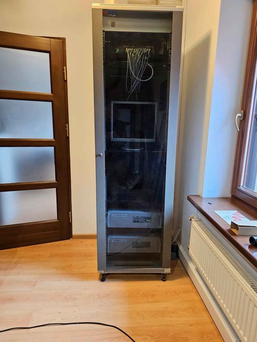 Na sprzedaz szafa stojąca rack Gflex
