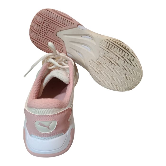 Tênis Puma usado apenas para fotografar