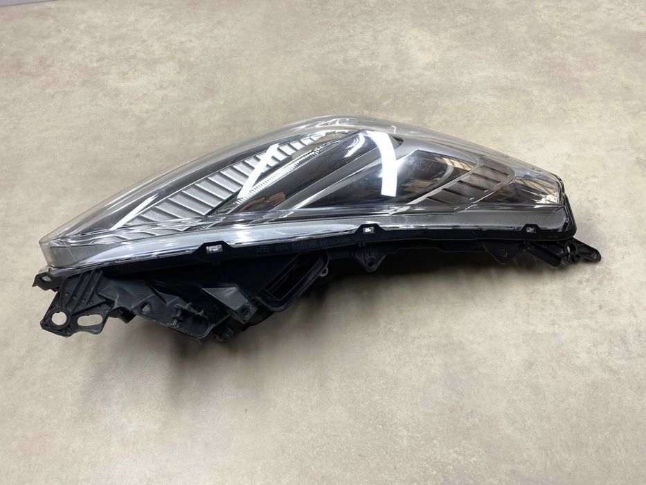 Передні фари Peugeot 508