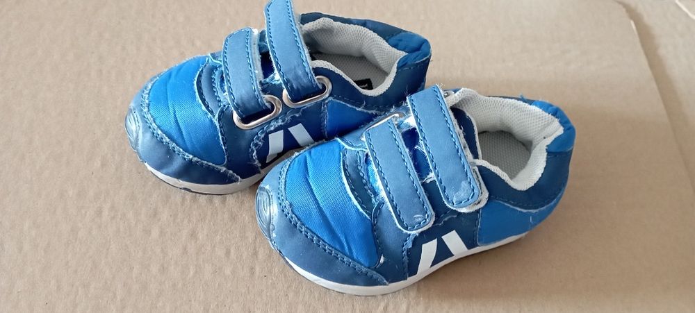 Ténis para bebé tamanho 19